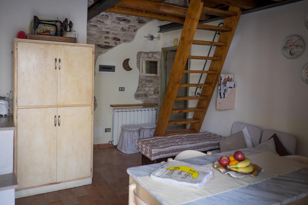 Appartamenti Turistici Vicolo S. Chiara Sassoferrato Eksteriør billede