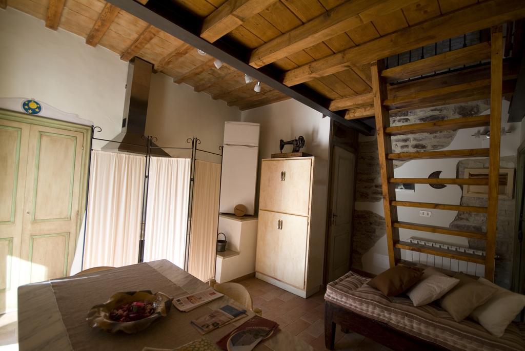 Appartamenti Turistici Vicolo S. Chiara Sassoferrato Eksteriør billede