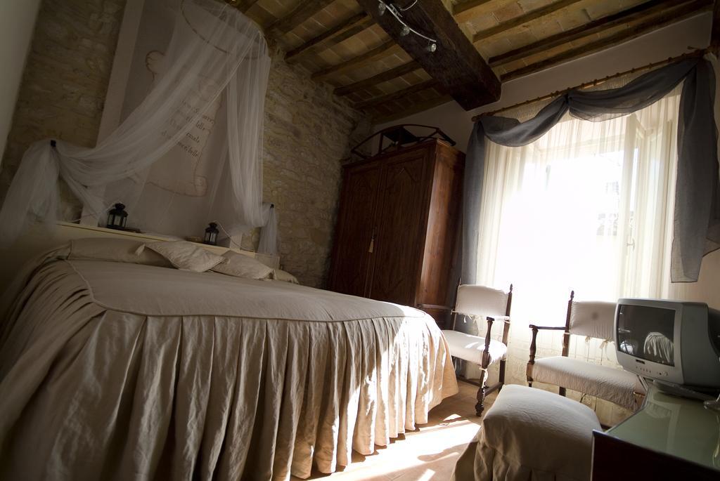 Appartamenti Turistici Vicolo S. Chiara Sassoferrato Eksteriør billede