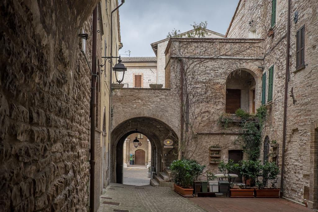 Appartamenti Turistici Vicolo S. Chiara Sassoferrato Eksteriør billede