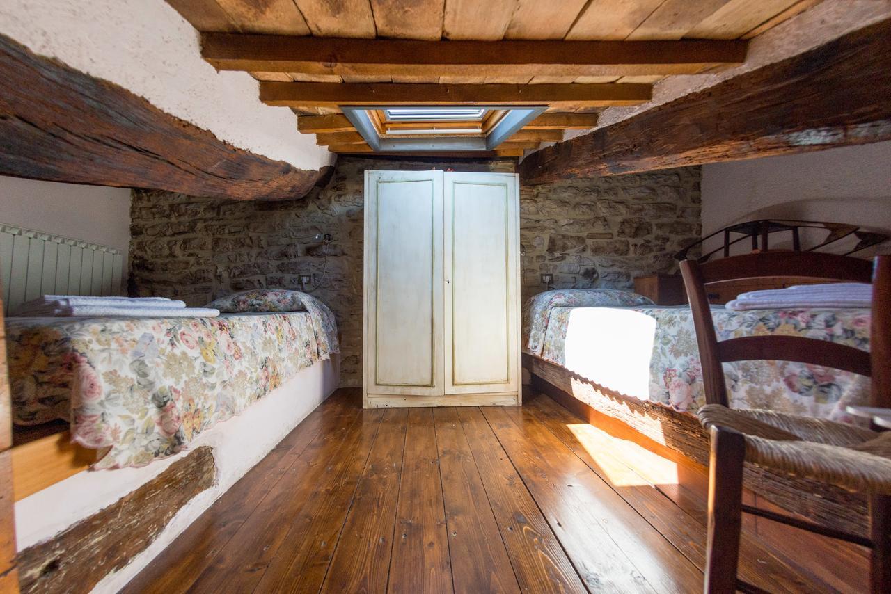 Appartamenti Turistici Vicolo S. Chiara Sassoferrato Eksteriør billede