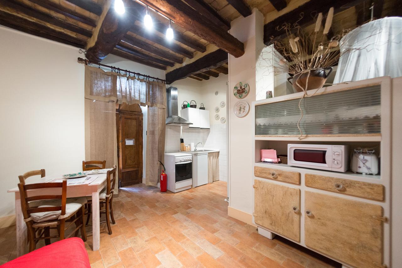 Appartamenti Turistici Vicolo S. Chiara Sassoferrato Eksteriør billede