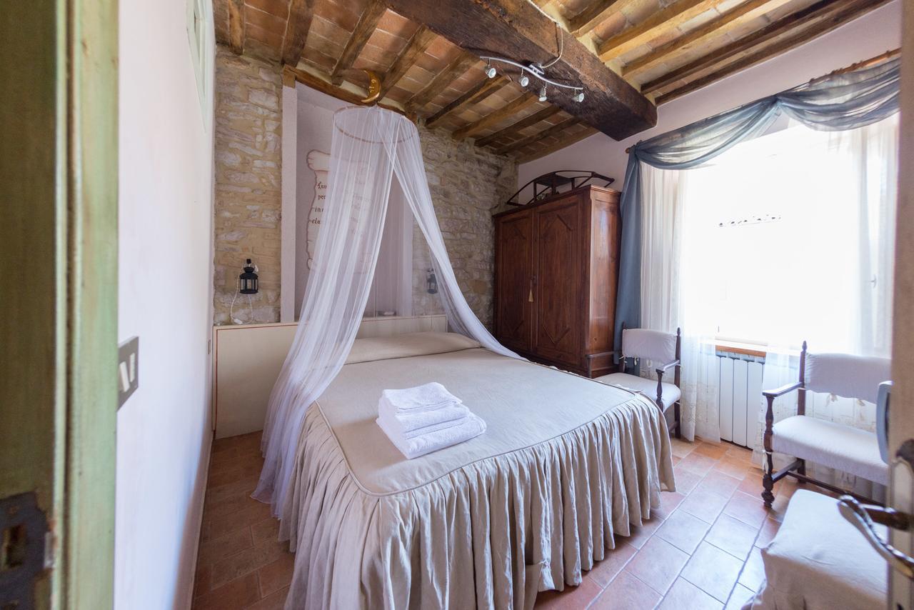 Appartamenti Turistici Vicolo S. Chiara Sassoferrato Eksteriør billede