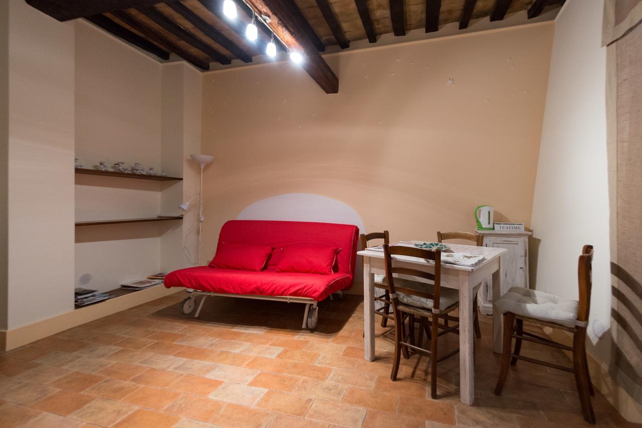 Appartamenti Turistici Vicolo S. Chiara Sassoferrato Eksteriør billede