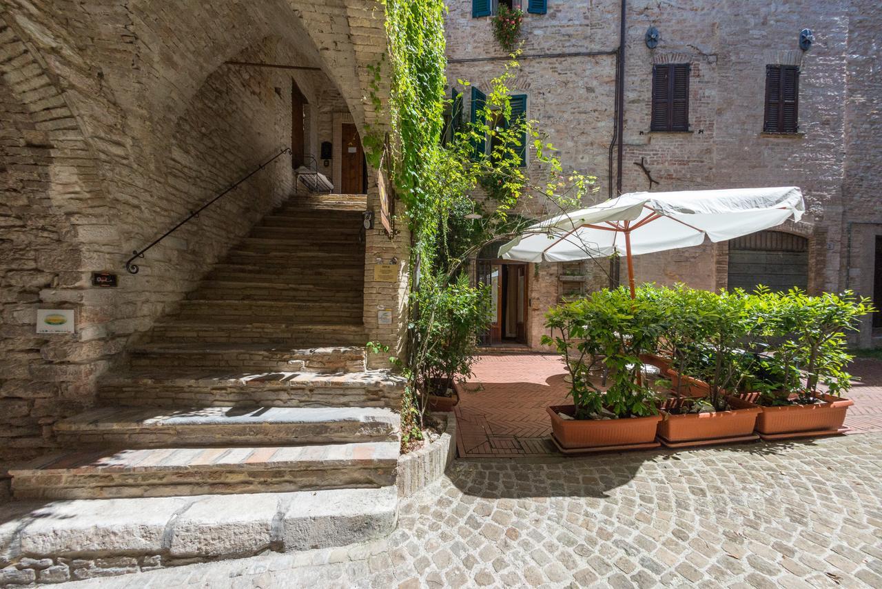 Appartamenti Turistici Vicolo S. Chiara Sassoferrato Eksteriør billede